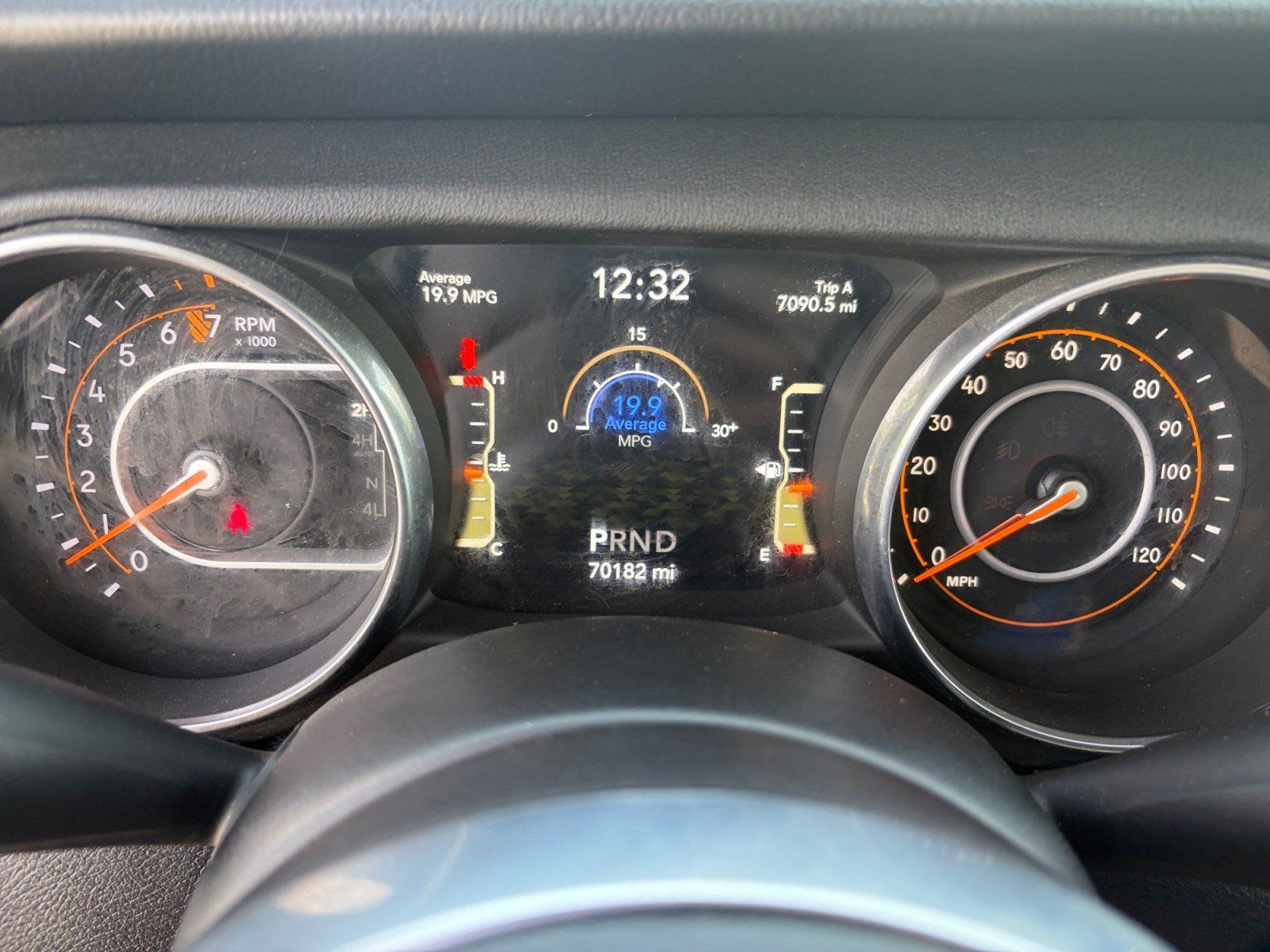 Used 2018 Jeep Wrangler Unlimited Sahara w/ Uconnect 4C Nav & Sound Group AWD/4WD image 13