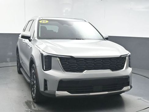 Used 2025 Kia Sorento S w/ Panoramic Sunroof Package FWD image 2