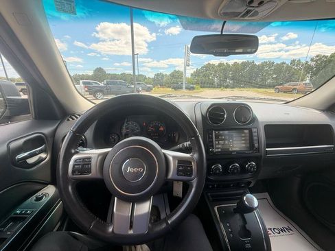 Used 2017 Jeep Patriot High Altitude AWD/4WD image 13