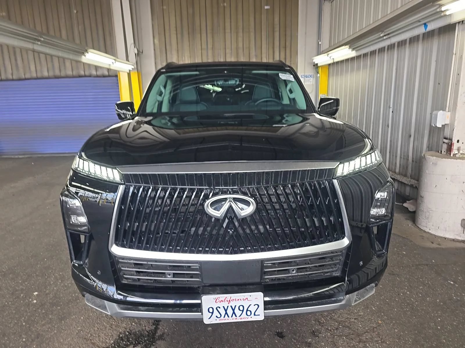 Used 2025 INFINITI QX80 Luxe w/ Cargo Package RWD image 2