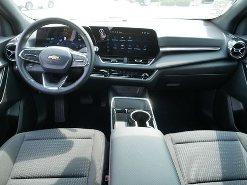 Used 2025 Chevrolet Equinox LT FWD image 10