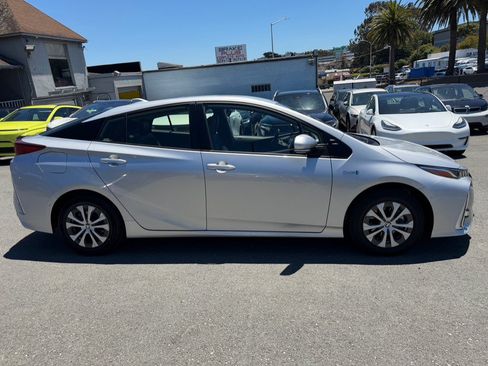 Used 2022 Toyota Prius Prime Limited FWD image 4