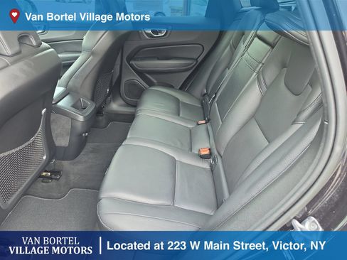 Used 2020 Volvo XC60 T5 Momentum w/ Protection Package Premier AWD/4WD image 28