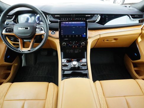 Used 2025 Jeep Grand Cherokee L Summit AWD/4WD image 19