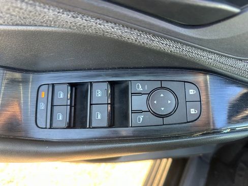 Used 2023 Nissan Rogue S image 41