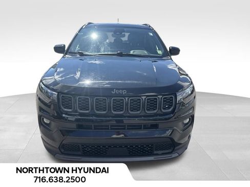 Used 2025 Jeep Compass Latitude w/ Convenience Group AWD/4WD image 2