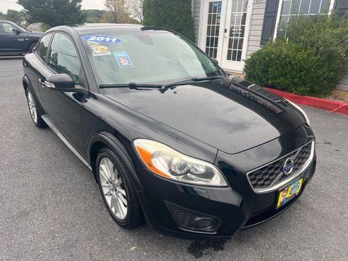 Used 2011 Volvo C30 T5 R-Design image 2