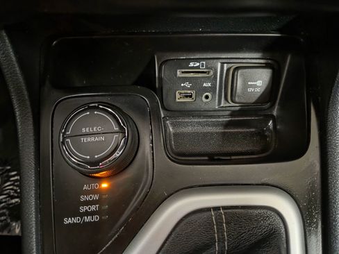 Used 2014 Jeep Cherokee Limited AWD/4WD image 25