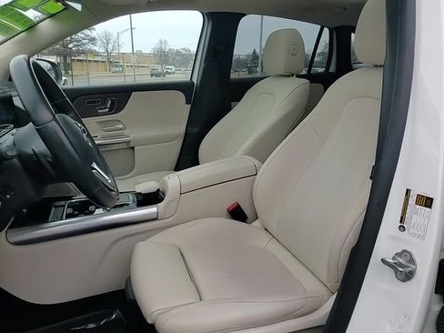 Used 2022 Mercedes-Benz GLA 250 4MATIC w/ Premium Package image 10