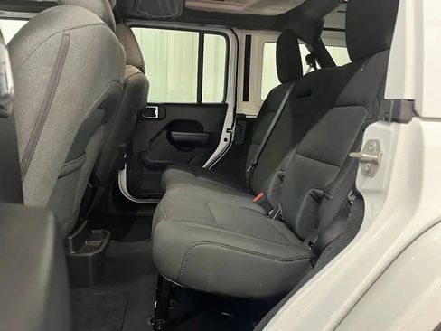 Used 2024 Jeep Wrangler Unlimited Rubicon AWD/4WD image 23