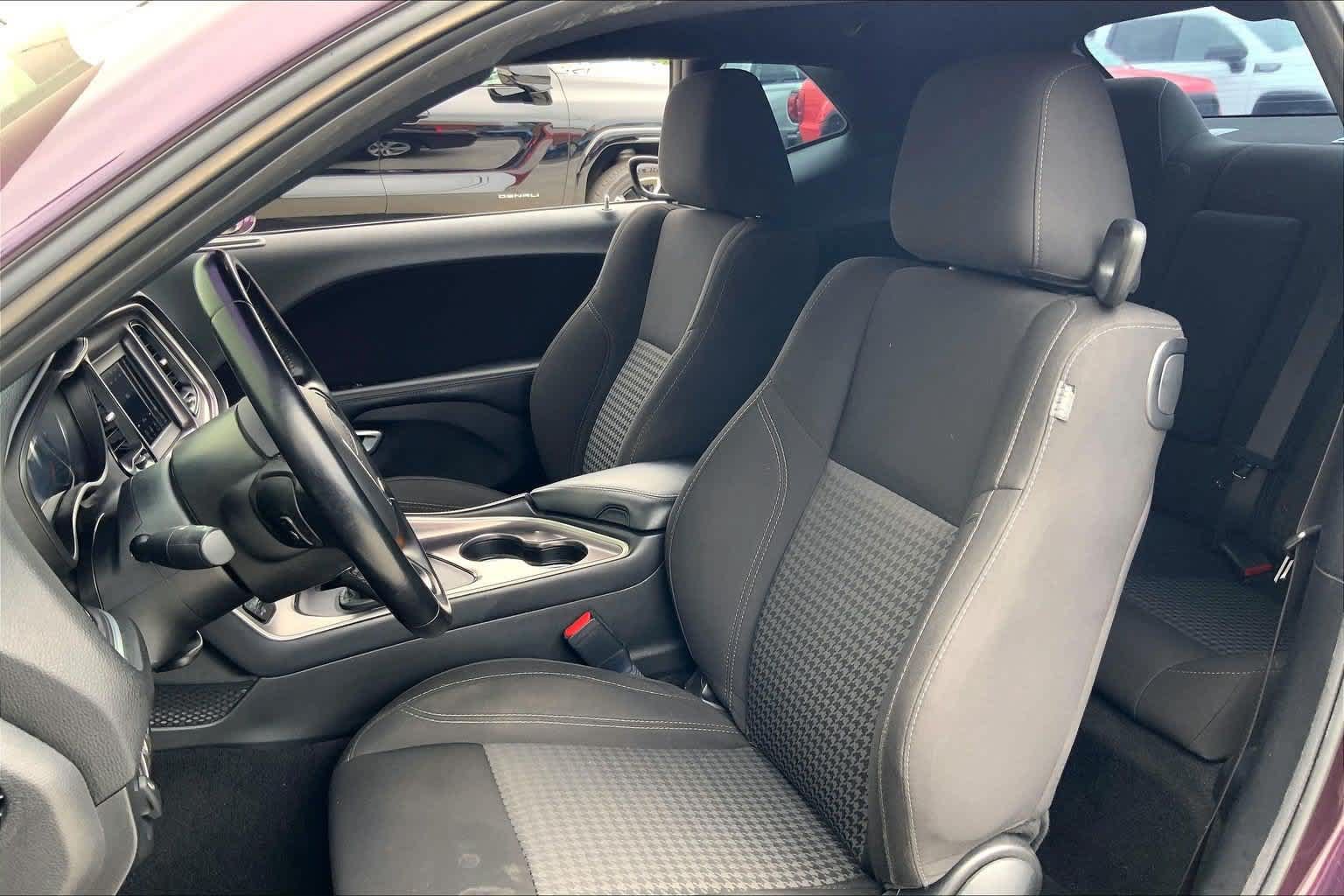 Used 2021 Dodge Challenger SXT RWD image 11
