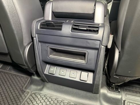 Used 2022 Land Rover Defender 110 X-Dynamic HSE AWD/4WD image 35