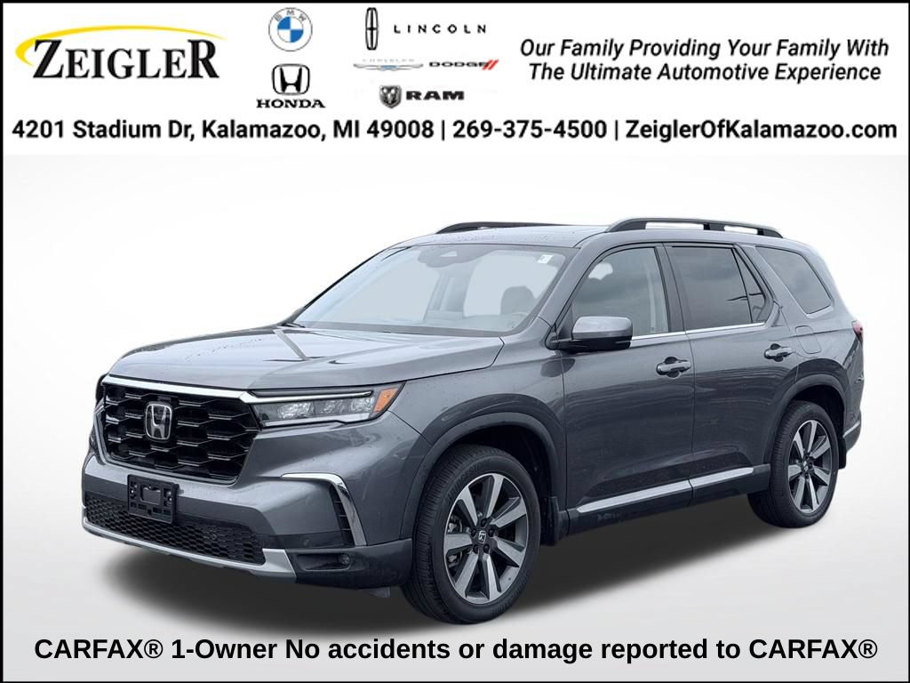 Used 2025 Honda Pilot Touring image 1