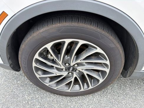 Used 2019 Lincoln Nautilus Reserve FWD image 11