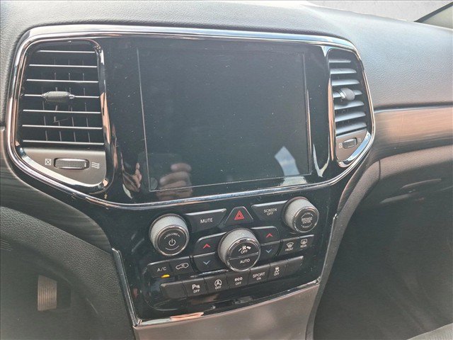 Used 2019 Jeep Grand Cherokee Altitude AWD/4WD image 12