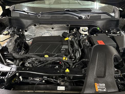 Used 2024 Chevrolet Trax RS FWD image 24