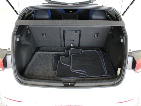 Used 2024 Volkswagen Golf R AWD/4WD image 31