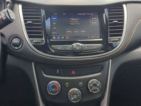 Used 2022 Chevrolet Trax LT w/ Sport Edition FWD image 14