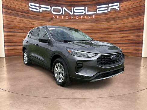 Used 2023 Ford Escape Active w/ Tech Pack #1 AWD/4WD image 9