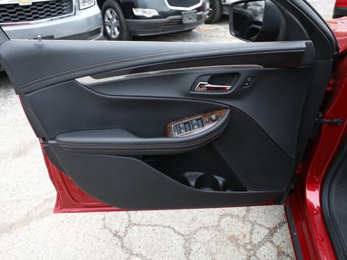 Used 2015 Chevrolet Impala LT w/ Convenience Package image 14