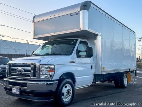 Used 2025 Ford E-350 and Econoline 350 Super Duty w/ Power Equipment Group image 1