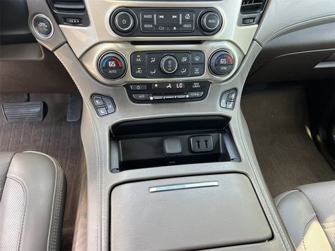 Used 2020 GMC Yukon Denali w/ Denali Premium Package image 28