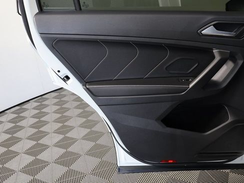 Used 2022 Volkswagen Tiguan SE FWD image 12