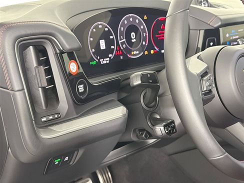 Certified 2026 Porsche Cayenne S AWD/4WD image 32