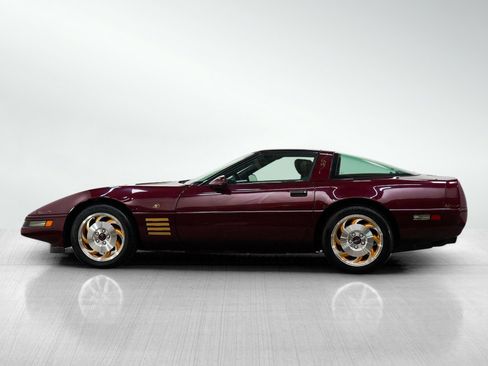Used 1993 Chevrolet Corvette Coupe RWD image 2