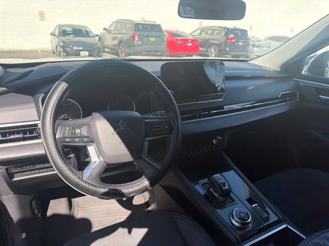 Used 2023 Mitsubishi Outlander SE AWD/4WD image 18