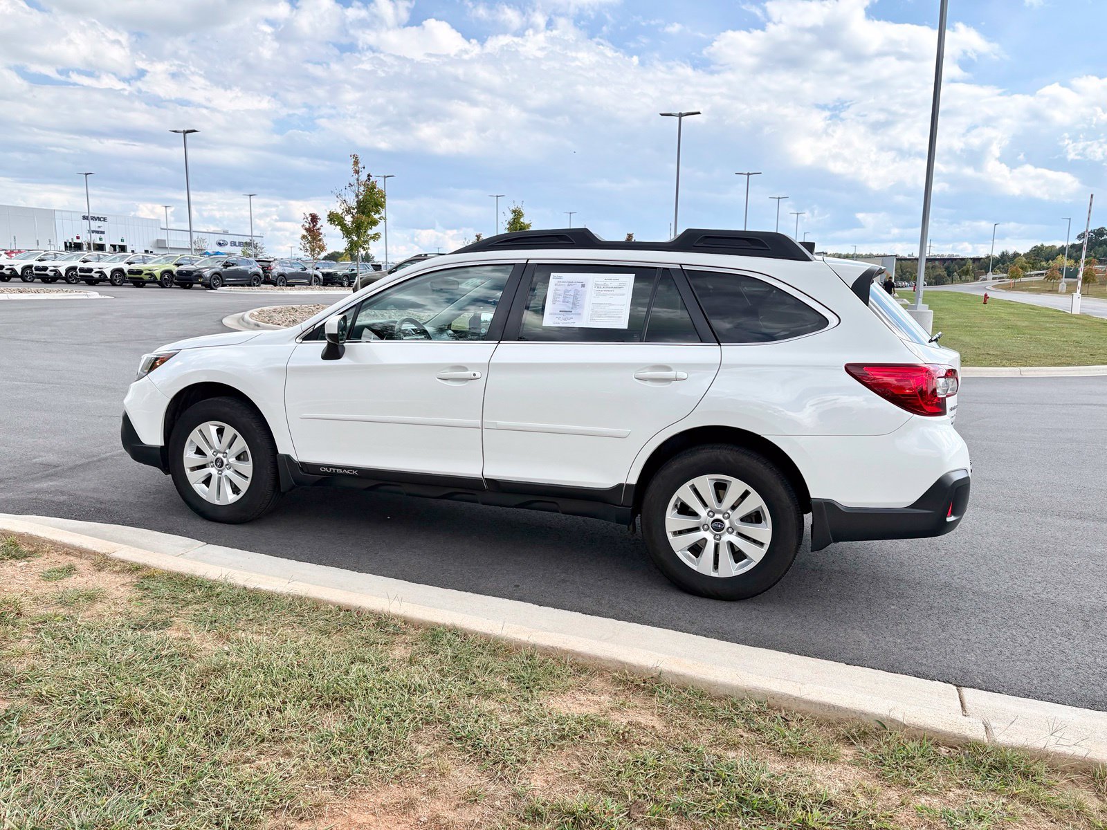 Used 2018 Subaru Outback 2.5i Premium AWD/4WD image 5