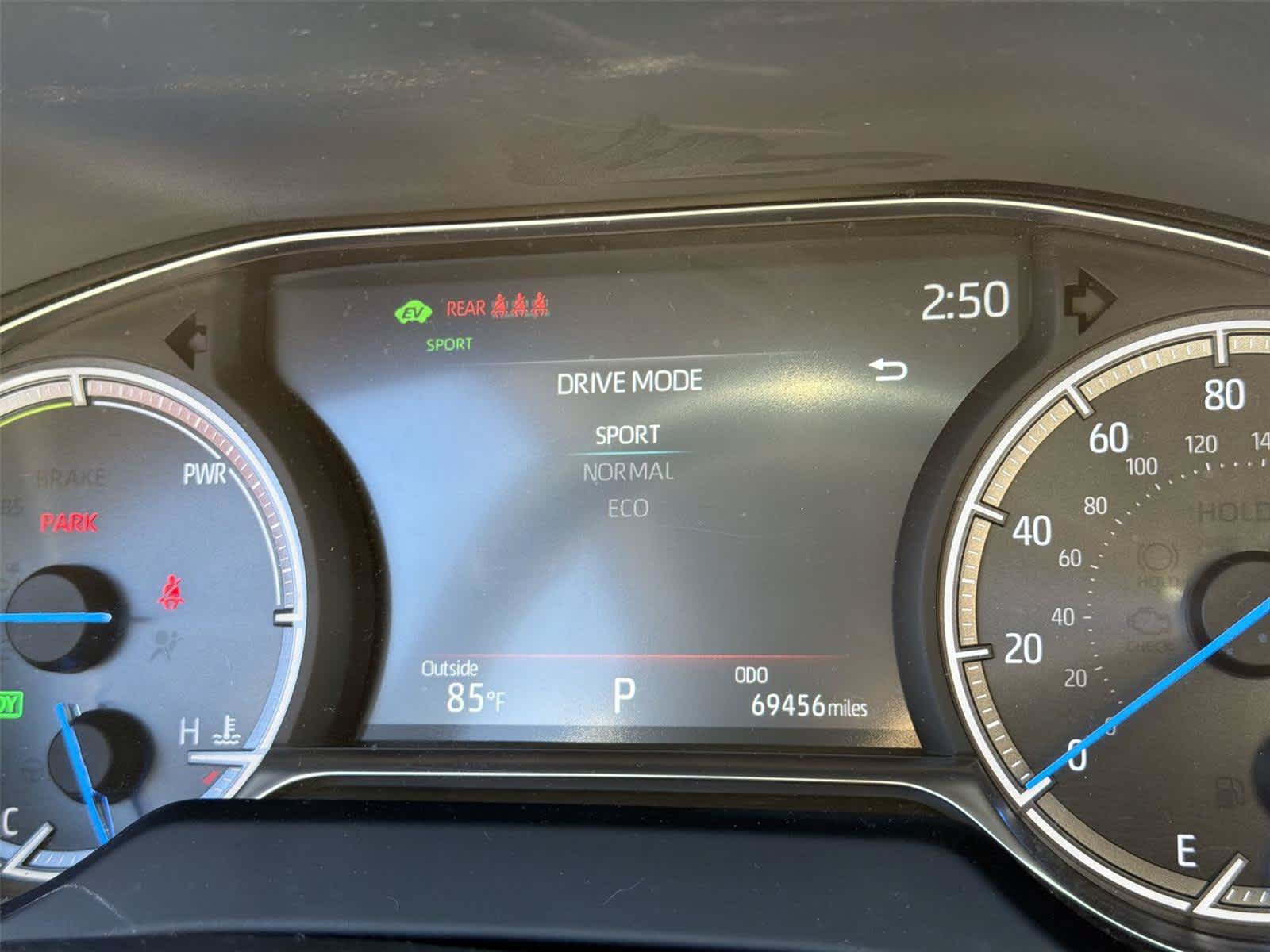 Used 2023 Toyota Venza LE AWD/4WD image 42