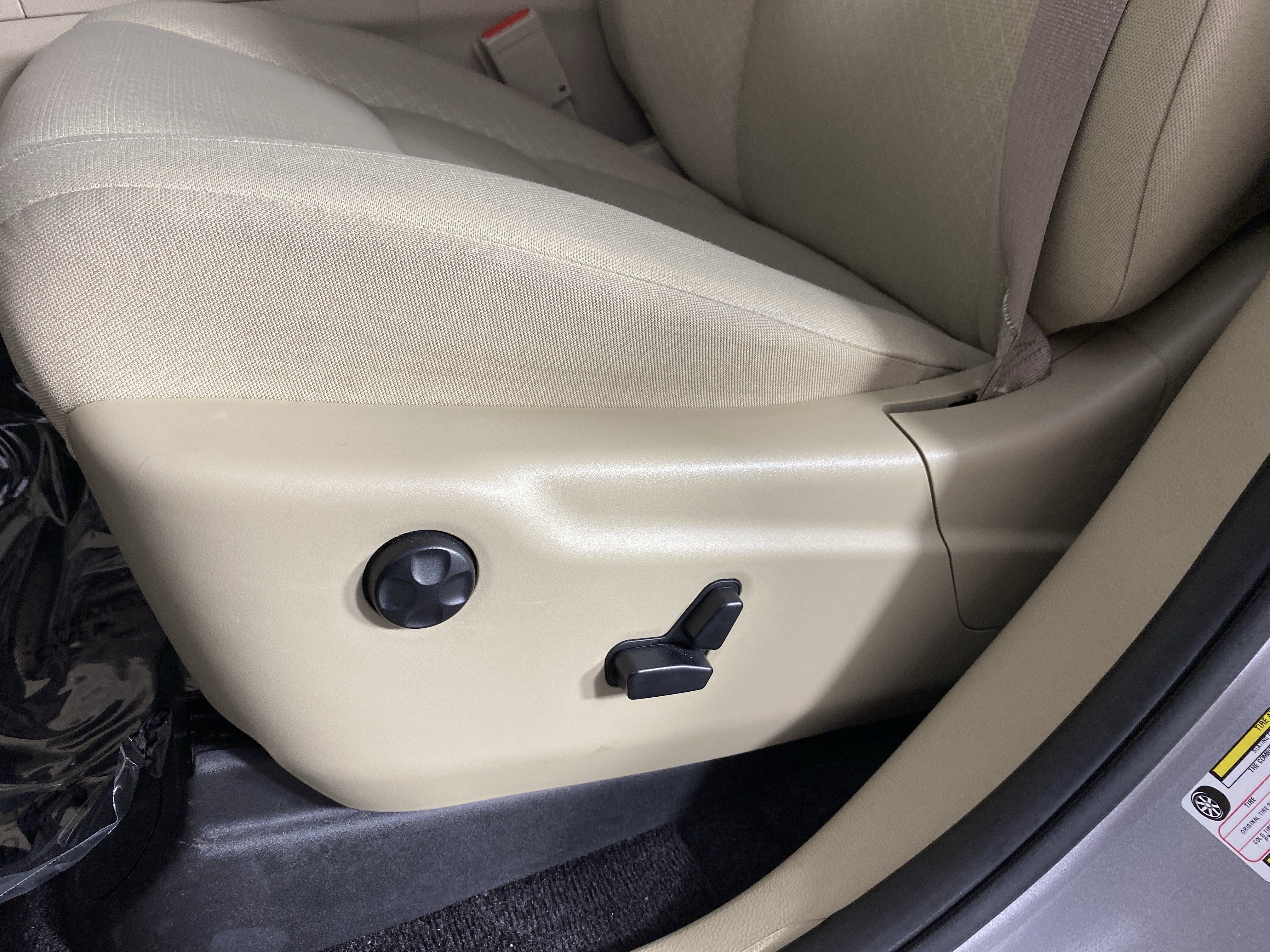 Used 2018 Jeep Grand Cherokee Laredo AWD/4WD image 17