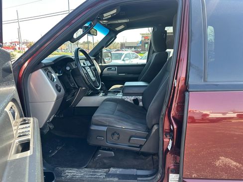Used 2017 Ford Expedition XLT image 11