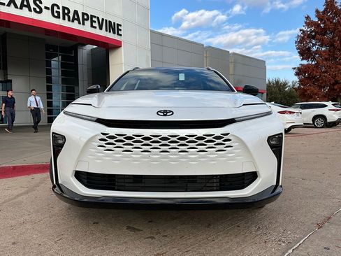 New 2025 Toyota Crown Signia image 4