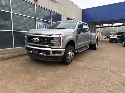 Used 2023 Ford F350 Lariat w/ FX4 Off-Road Package image 4