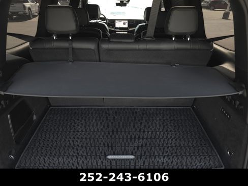 Used 2023 Jeep Grand Wagoneer Series III AWD/4WD image 23