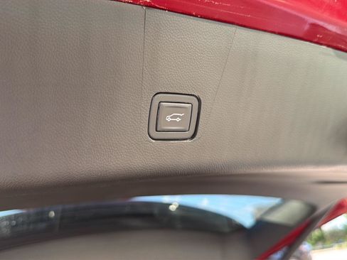 Used 2023 Chevrolet Traverse High Country AWD/4WD image 10