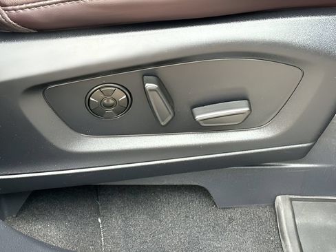 Used 2025 Ford Explorer Platinum AWD/4WD image 19