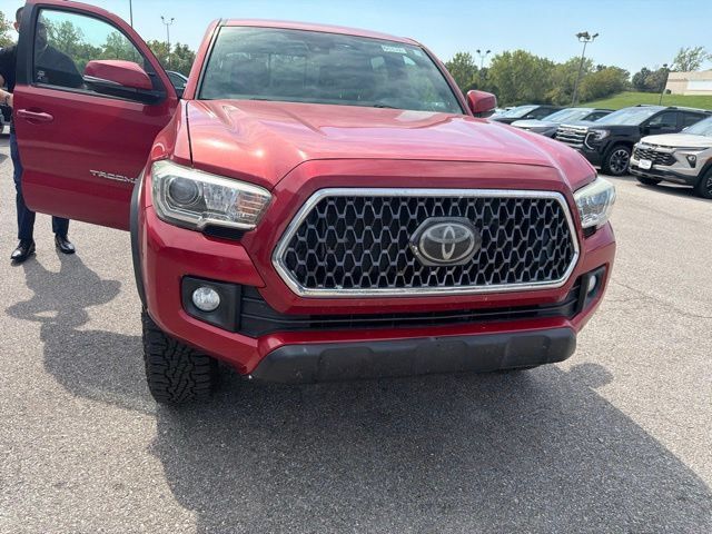 Used 2018 Toyota Tacoma TRD Off-Road AWD/4WD image 7