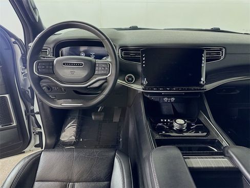 Used 2022 Jeep Wagoneer Series III w/ Premium Group I image 16