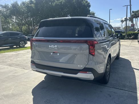 New 2026 Kia Carnival EX FWD image 6