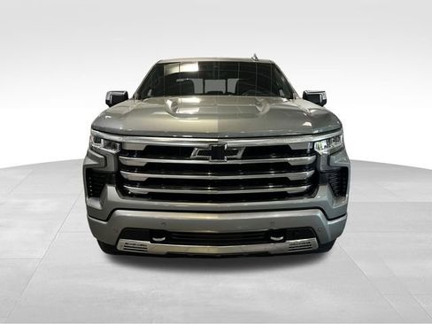 Used 2025 Chevrolet Silverado 1500 High Country w/ Technology Package AWD/4WD image 2