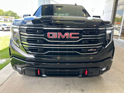 Used 2025 GMC Sierra 1500 AT4 w/ AT4 Premium Package AWD/4WD image 3