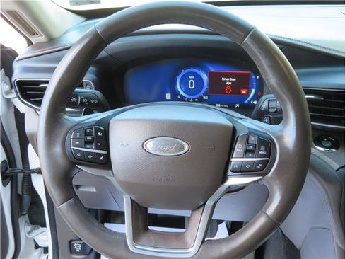 Used 2020 Ford Explorer Platinum w/ Premium Technology Package AWD/4WD image 12