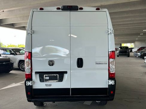 Used 2025 RAM ProMaster 2500 w/ Convenience Group FWD image 4