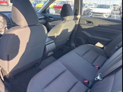 Used 2025 Nissan Altima 2.5 SV image 9