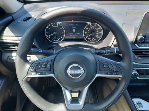 Used 2024 Nissan Altima 2.5 SV FWD image 20