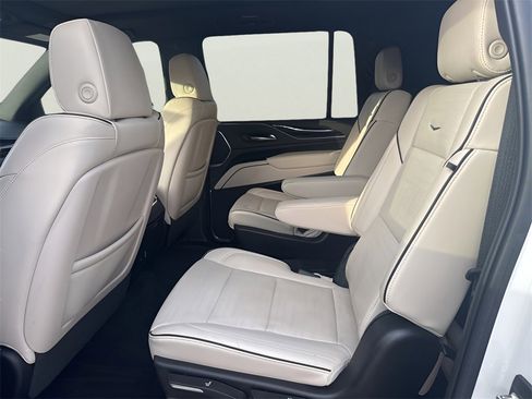 Certified 2022 Cadillac Escalade ESV Sport w/ Touring Package image 18