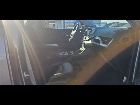 Used 2024 GMC Terrain SLT AWD/4WD image 10